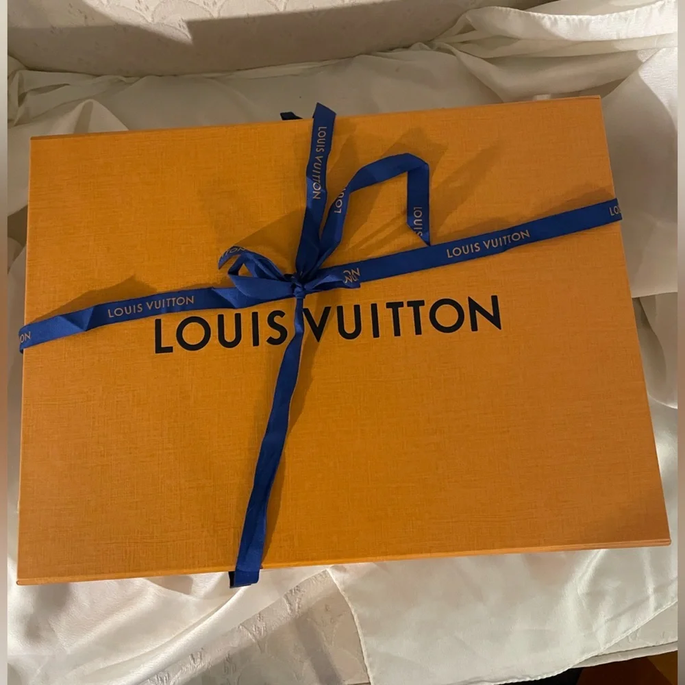 Louis Vuitton Black Pochette Métis Monogram
Empreinte Embossed Crossbody - Picture 15 of 15